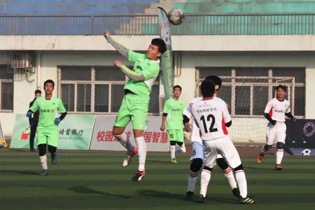 单场8次失误！亚当斯：我要做好反思 控制失误